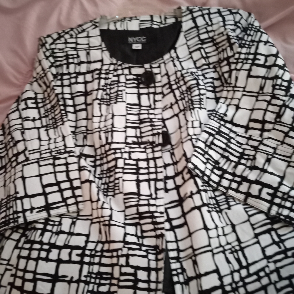 NYCC 3/4 length sleeve black and white jacket size 22 24 with lining on the back